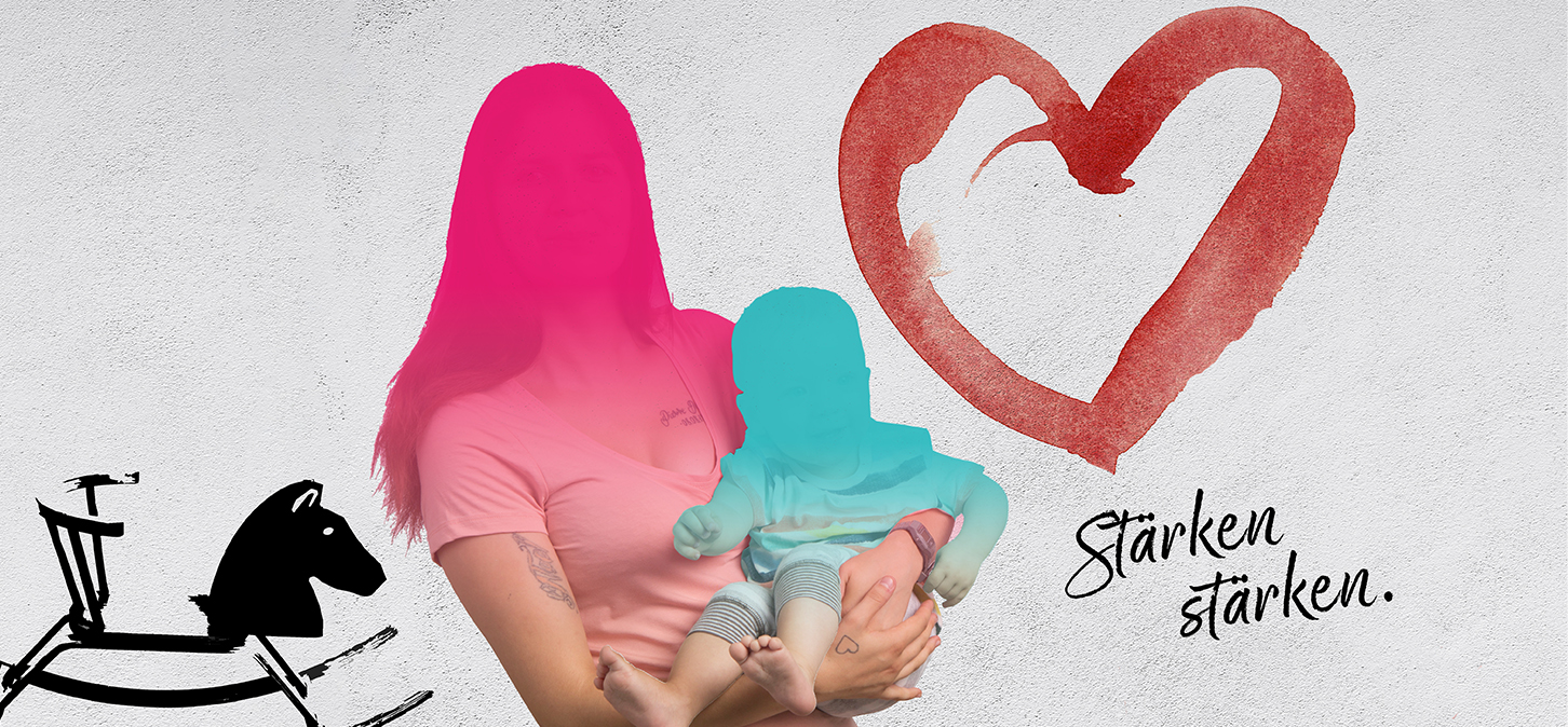 Eine Frau, die ein Baby hält, steht neben einer roten Herzillustration und dem deutschen Text Stärken stärken. Auf der linken Seite ist ein schwarzes Schaukelpferd abgebildet, das vor einem weißen, strukturierten Hintergrund steht.